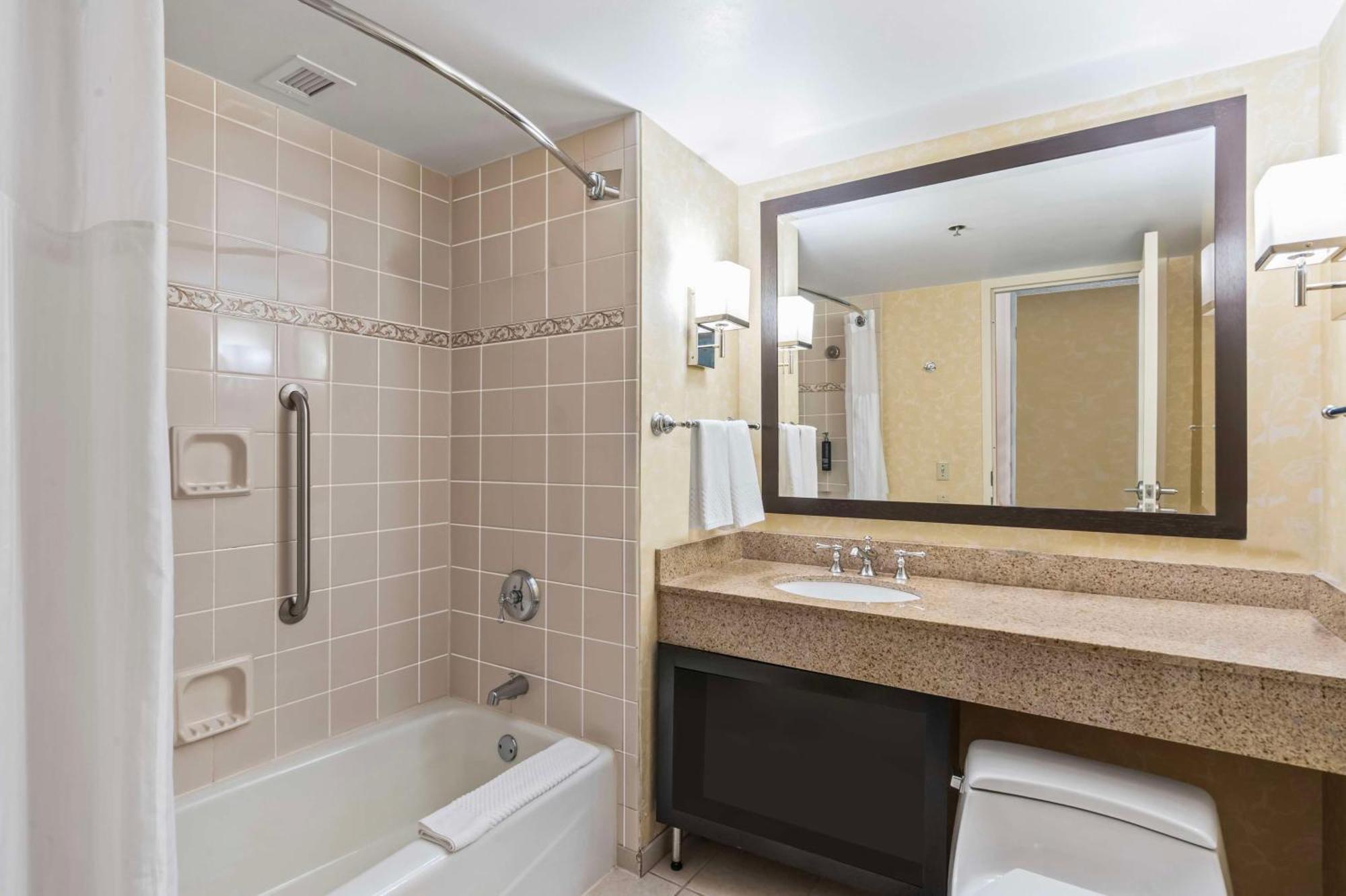 Doubletree By Hilton Charlotte Uptown Hotell Eksteriør bilde